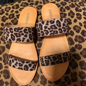 Strap top-Cheetah print sandals